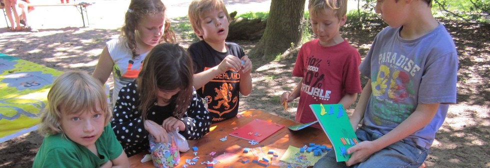 Kinderen knutselen